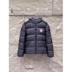 ダウンジャケットブランド 品 コピー視線を集めて 今季重宝する 上品カジュアルな雰囲気にCanada Goose